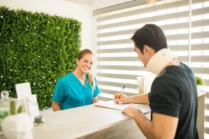 how to become a hospital receptionist