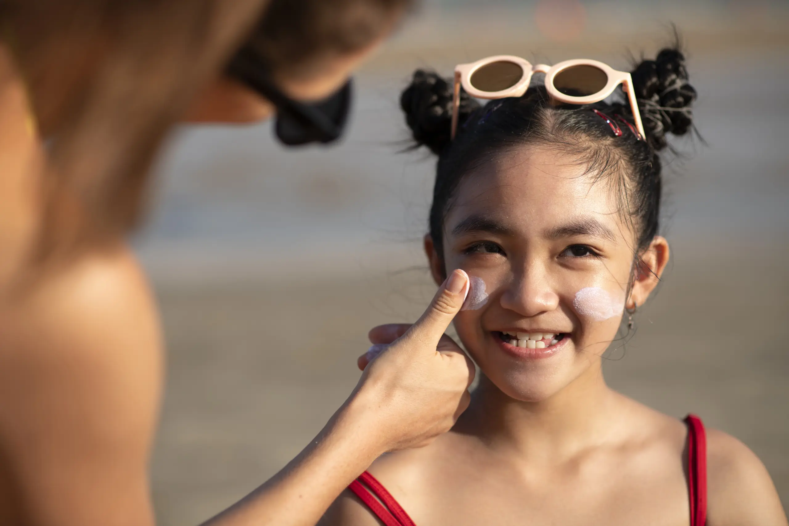 HOW SUNSCREEN ACTUALLY WORKS TO PROTECT YOU