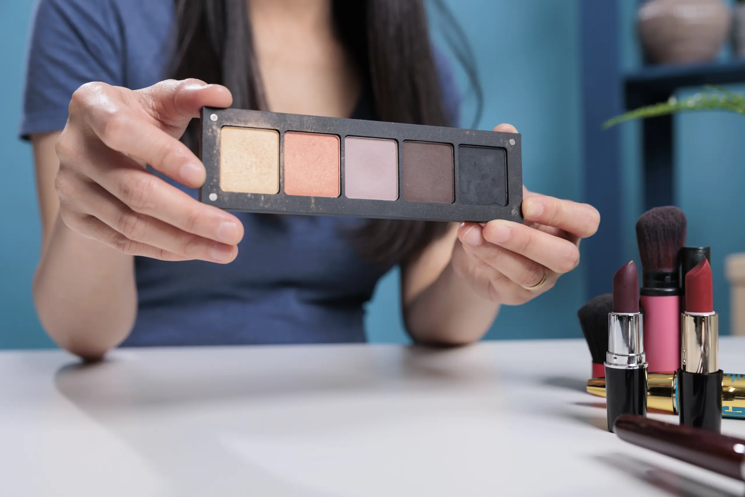 HOW TO BUILD A BEGINNER MAKEUP KIT
